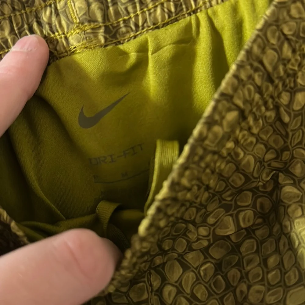 Nike Alligator Print Tempo Running Shorts: GREEN: NWT: SIZE M